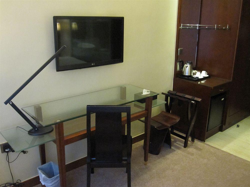Brighton Hotel Хонконг Екстериор снимка