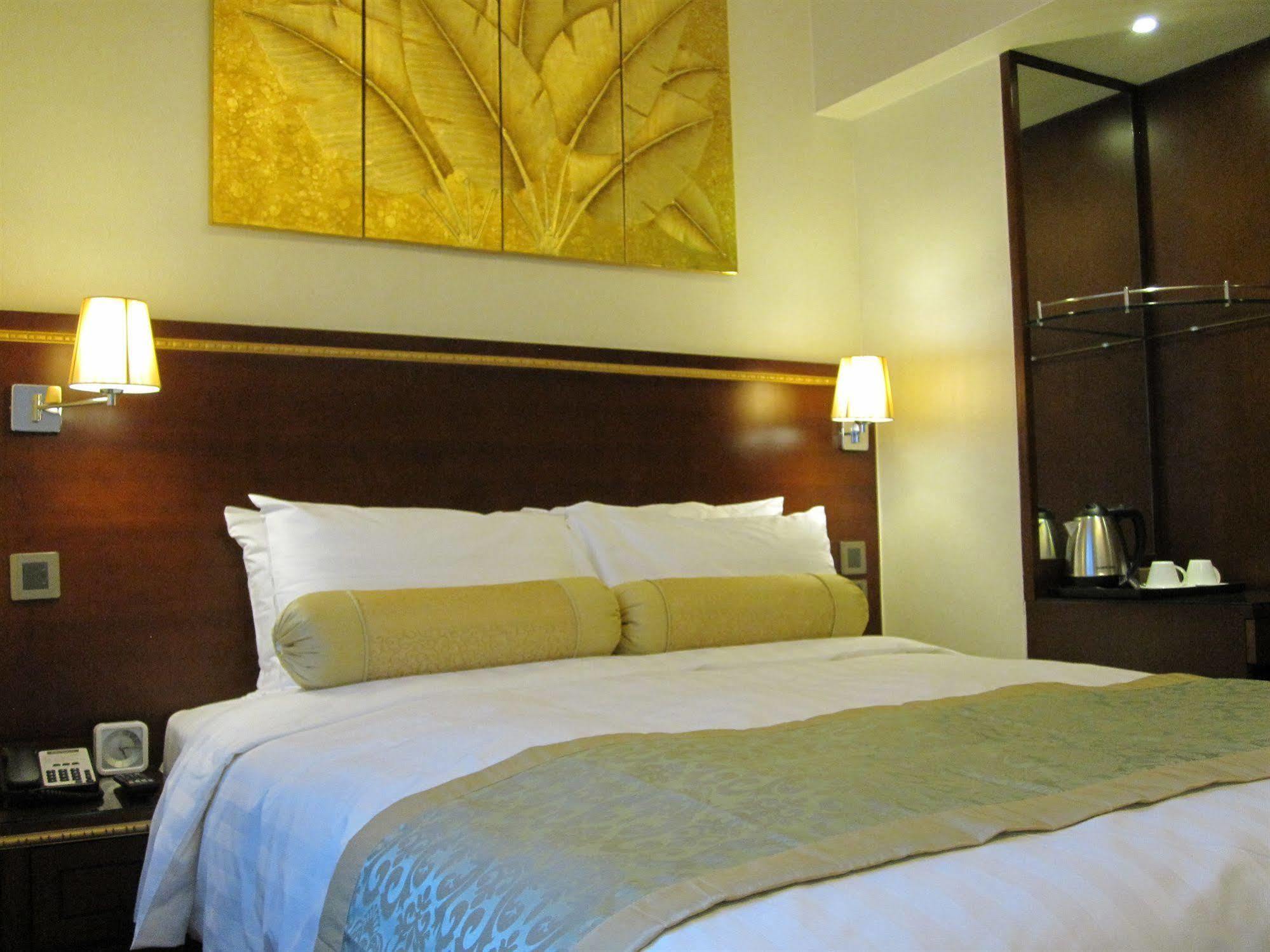 Brighton Hotel Хонконг Екстериор снимка